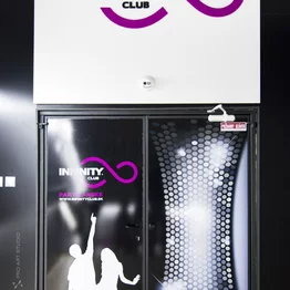 INTERIÉR INFINITY CLUBU